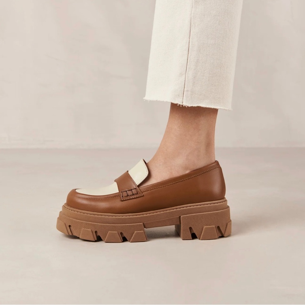 Alohas Women's Trailblazer Platform Lug Leather Loafers Amazing condition.